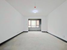 毛坯房,大三室,客厅双卧朝阳,户型方正好用,全明户型,彩光好