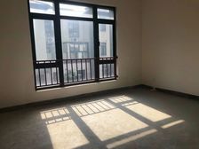 颐湾丽庭 4室2厅4卫 毛坯 800万元