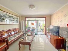 小区就这一套小三室,低总价,房龄新,小高层10楼,欢迎咨询