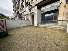 急售一楼洋房上下4层,出门红谷滩万达,带前后院子,降价70米