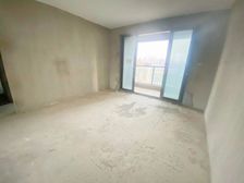 红谷滩周边 集中供暖 次新房 看房有钥匙 近地铁 交通便捷