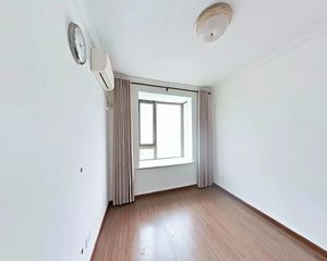 东方城市华庭 交通便利 装修好 南北通透 产权清晰 临地铁