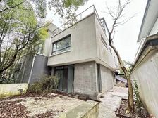 东方庭院 3室2厅3卫 毛坯 720万元 212平米