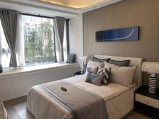 地铁口,近医院,近 ,精装套三双卫。,随时看房。