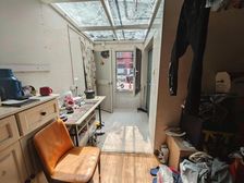 新挂牌 带花园 两房 临地铁 出行方便 双卫格局 购物方便.