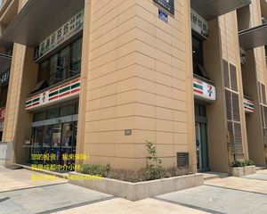 天府二街,蜀都中心沿街转角旺铺《777便利店》年租20万
