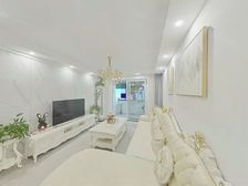 新出三房,价格可谈,看房随时!不靠路