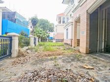 三正半山610平的独栋大别墅 大花园 业主诚心出售 钥匙在手