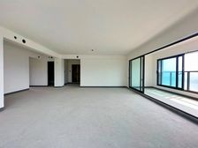 香港置地品质 招商物业 出门轻轨公园光环 背好包包