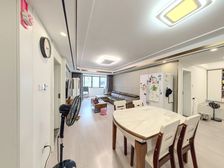 三开间朝南三阳台!!还有谁??店长本周必卖!有车位!!