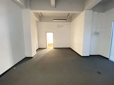 户型气派,办公区域宽敞,旺朝向,创业致富人士办公室的选择。