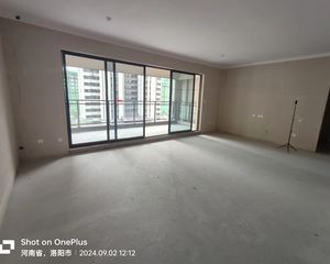 新区,万达广场旁,伊河公园边,4室2厅3卫,小高层