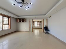 山大路 文化路 房龄新 恒大帝景旁 带地下室 车位。