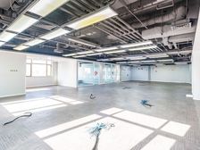 开发商自持出租!地铁三条线!银科大厦!700平!正对电梯