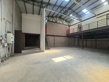 独栋层高6米有天窗798东草场地艺术区精装623平3元