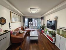 新挂牌,自住景观房看过来.高绿化 环境优美,商业配套成熟,