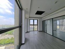 地铁口 双面采光 面积50-1000平都有 半年免租