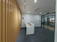 精装带全部家具 直接拎包办公 免费停车 超长免租期