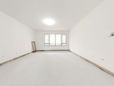 一楼倒复式院子约100平,六层洋房,价格含地下室车位