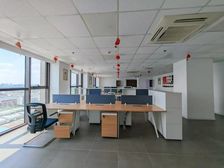 半层出租 精装带家具 可直接办公 地铁口 有班车