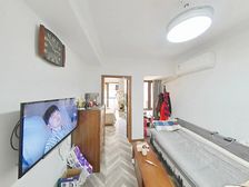 15号线地铁站旁,精装修一房,房东诚心出售,随时可以看房!