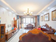 保利香槟国际 3室2厅2卫 精装修 220万元