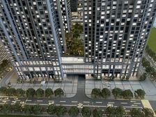 商场一层,10平米30万,电梯口租金5万起,托管