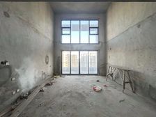 君悦龙庭顶楼毛坯复式客厅中空挑高双套房,使用面积410平
