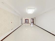 偏门 精装修三室 次房 有车位 地铁口 看房方便