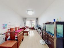 偏门两室好户型,高楼层,视野佳。