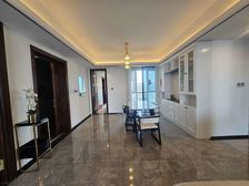 蓝光雍锦王府 南北通透,采光好 装修好,环镜优美 视野好,诚