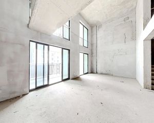 一梯一户复式洋房 永旺梦乐城马路之隔 次新小区诚心出