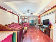 楼下华润万家 物业新 环境舒适,带露台精装房源