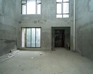 联排别墅,视野开阔,全天阳光,带独立车库,2017年新房