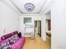 电梯中高楼层,房龄2013年,不靠路,随时看,带车位