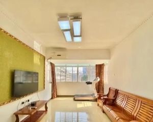 华翠街大院 送车位 包税费 急售 南向 中层 价格可谈