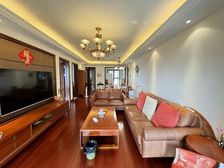 送车位 双卫生间! 南北通透 保养非常新!临地铁,随时看