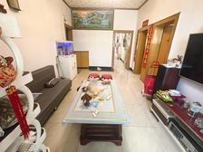 枣子岚垭正街 三室一厅 69万元出售 拎包入住