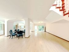 丽斯双拼别墅,纯地上两层无地下,单层面积大,间距大方便停车