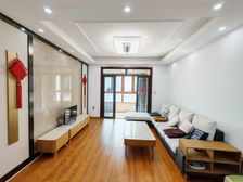 绿地外滩精装通透三房, 双阳台,书包未用,楼下地铁,急售