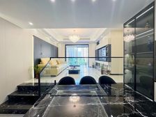 看大中庭景观的小横厅四房 豪华装修 拎包入住 配套齐全