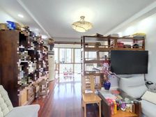 总高15楼的13楼,飞机户型3房,看房周末方便