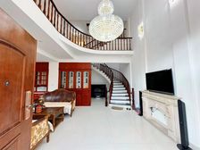 居住主题公园四期玫瑰华庭 279.61平6居 南向精装修