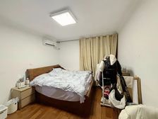 成交老业主介绍私人委托,小区中心位置电梯中层!送精装修!