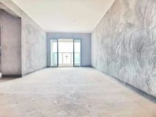 (双轻轨200米)杨家坪商圈,现房送产权车位,双校铁小+铁中