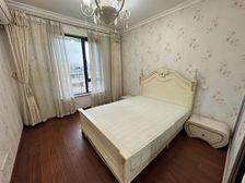万达旁红树林,125平3房2卫,次顶楼价好谈,看房随时