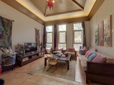 此房是独墅逸致 独栋别墅把边位置 靠近小区南门