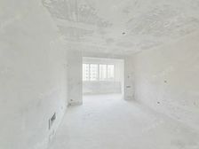 自带南北双阳台,看房有钥匙,户型方正,临河采光好,视野佳