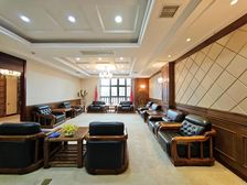 豪华接待风格 自控地铁口带家具5个独立办公室茶室 会议室