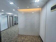 3.4.7镇坪路地铁91平精装朝南苏州河 独立空调 行业不限